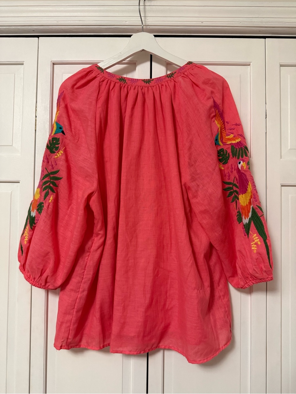 Crown & Ivy Coral Embroidered Peasant Blouse Parrot Tropical Birds 3/4 Sleeve 1X - Picture 3 of 8